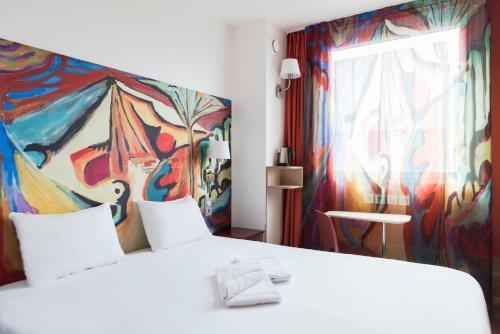 Brit Hotel Codalysa Marne la Vallée - Torcy - Tap to explore photos