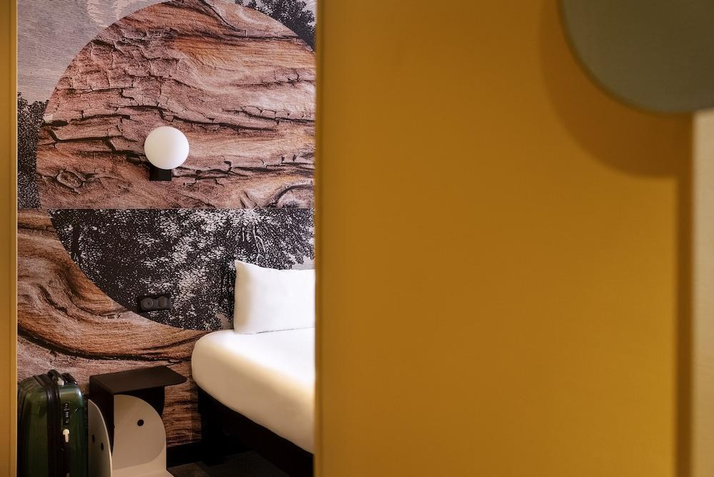 ibis styles Paris Montmartre Batignolles - Tap to explore photos
