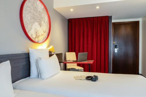 ibis Styles Paris Mairie de Montreuil - Tap to explore photos