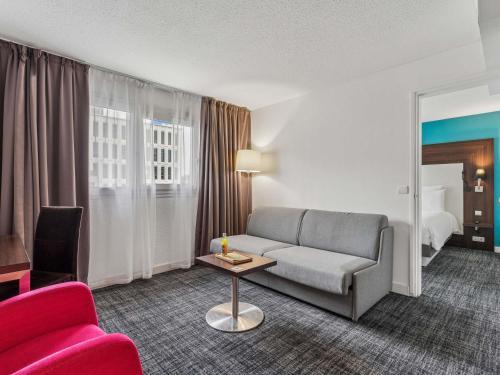 Mercure Paris Porte d'Orleans Room Type - Family Room with Double Bed and Single Sofa Bed Mercure Paris Porte d'Orleans Room Type - Family Room with Double Bed and Single Sofa Bed