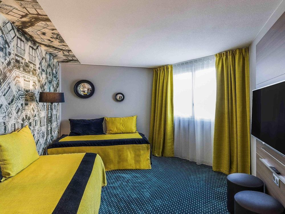 Mercure Paris Roissy Charles de Gaulle Room Type - Suite with 1 double bed and twin beds