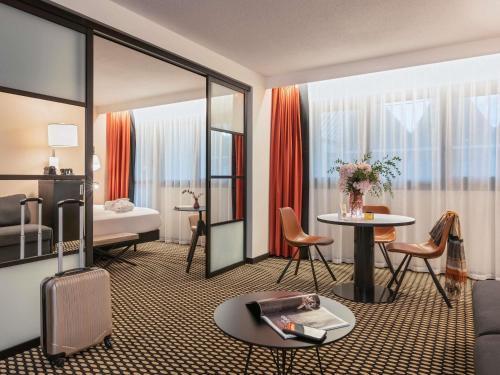 Mercure Paris Porte de Versailles Expo Room Type - Family Suite with 1 King-Size bed and 1 Sofa bed - High floor