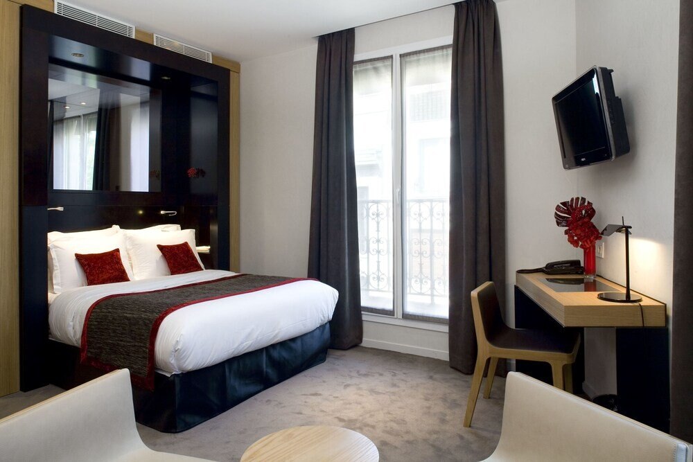 Hotel Marceau Champs Elysees Room Type - Deluxe Double Room