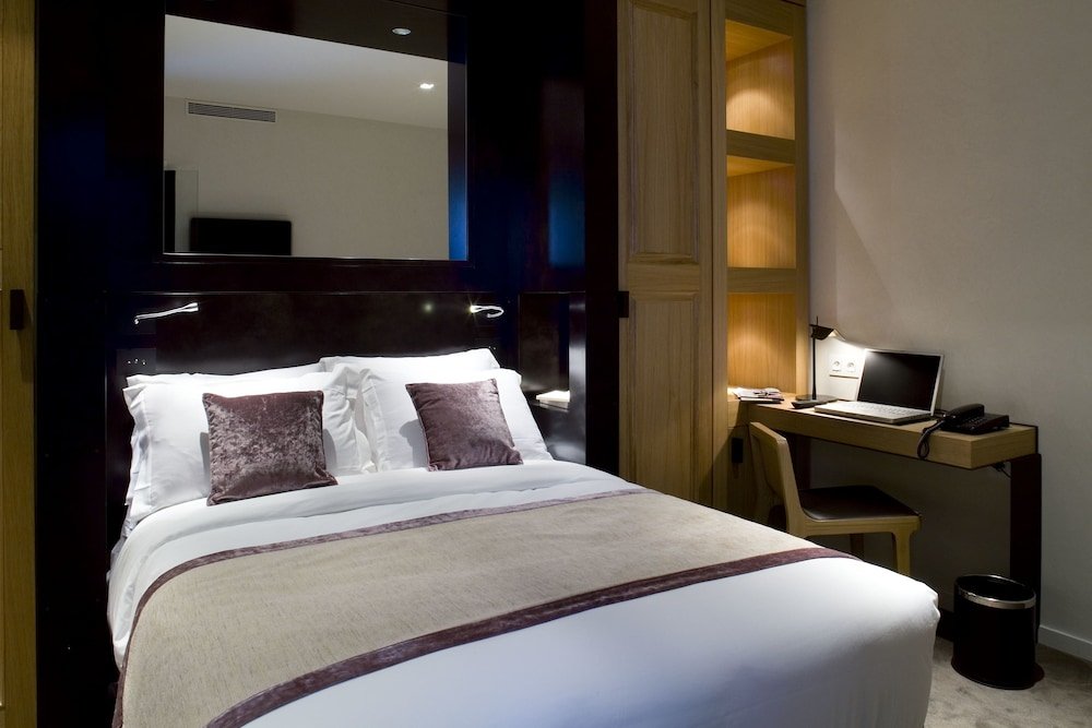 Hotel Marceau Champs Elysees Room Type - Comfort Room