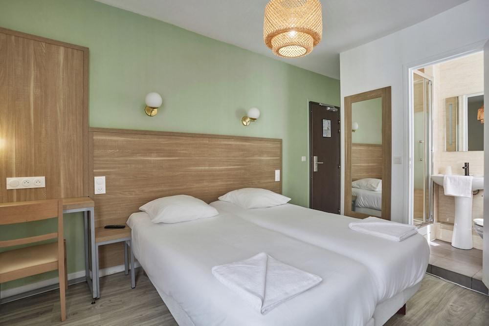 Merryl Hotel Room Type - Twin Room