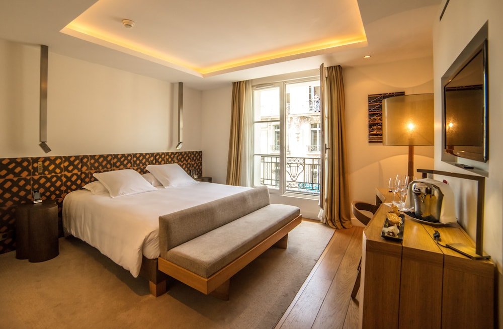 Hotel Marignan Champs - Elysées Room Type - Deluxe Room (Tour Eiffel)