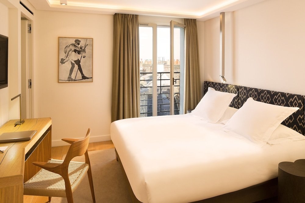 Hotel Marignan Champs - Elysées Room Type - Premier Double or Twin Room Hotel Marignan Champs - Elysées Room Type - Premier Double or Twin Room