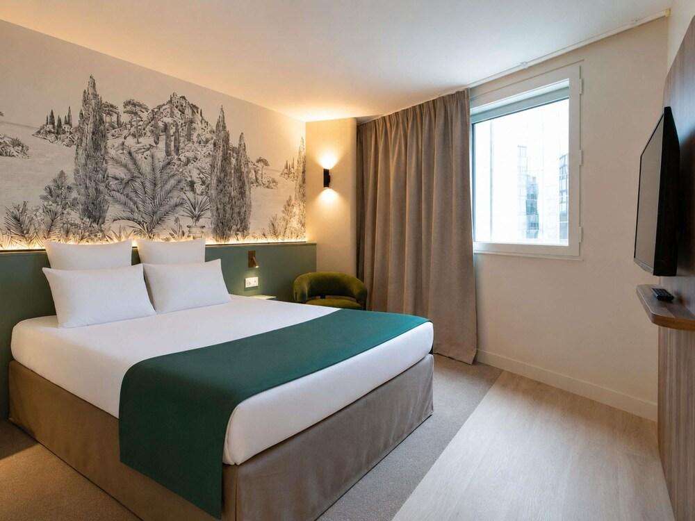 Mercure Paris Val de Fontenay Room Type - Privilege, Suite, 1 Double Bed with Sofa bed