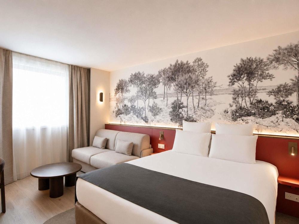 Mercure Paris Val de Fontenay Room Type - Privilege, Family Double Room, 1 Double Bed with Sofa bed