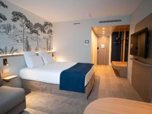 Mercure Paris Val de Fontenay Room Type - Superior Family Room with One Double Bed and One Sofa Bed Mercure Paris Val de Fontenay Room Type - Superior Family Room with One Double Bed and One Sofa Bed