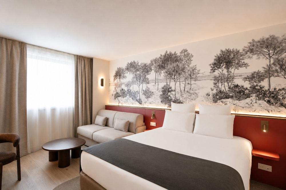 Mercure Paris Val de Fontenay Room Type - Privilege, Family Double Room, 1 Double Bed with Sofa bed
