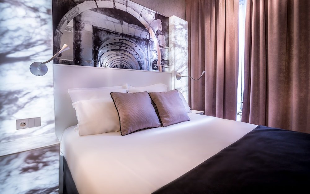 Hotel Marais Grands Boulevards Room Type - Classic Room, 1 Double Bed, Non Smoking, Balcony Hotel Marais Grands Boulevards Room Type - Classic Room, 1 Double Bed, Non Smoking, Balcony