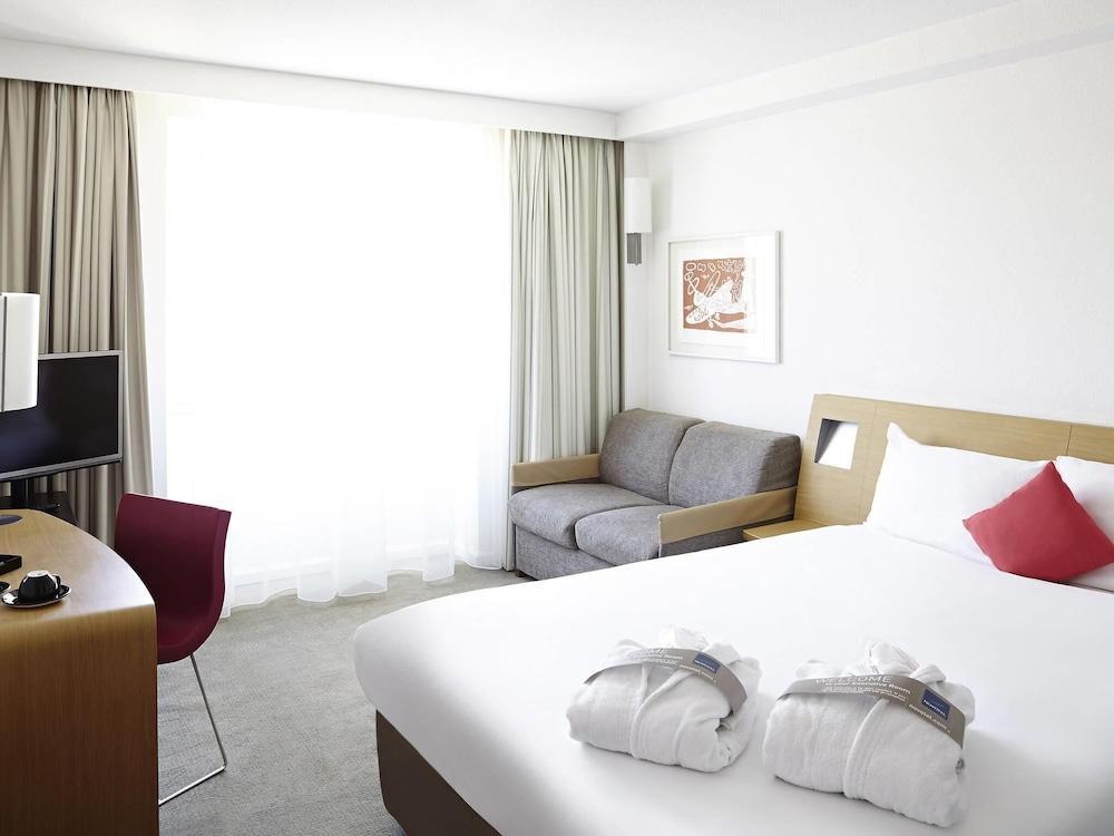 Novotel Paris Roissy CDG Convention Room Type - Family Room, 1 Double Bed with Sofa bed