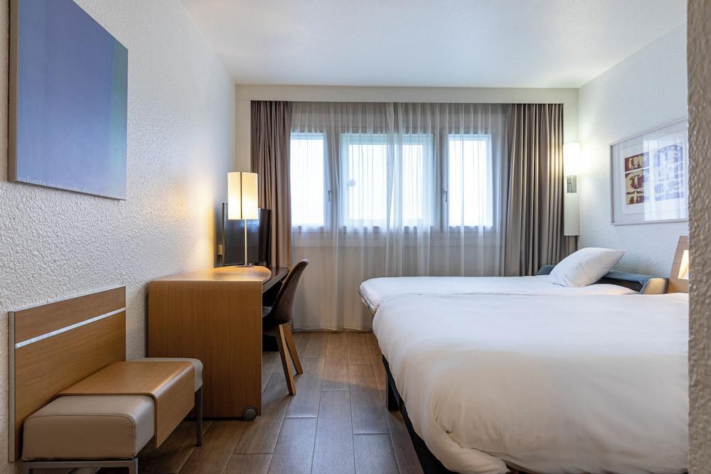 Mercure Paris Le Bourget Room Type - Standard Room, 1 Double Bed with Sofa bed, Non Smoking Mercure Paris Le Bourget Room Type - Standard Room, 1 Double Bed with Sofa bed, Non Smoking