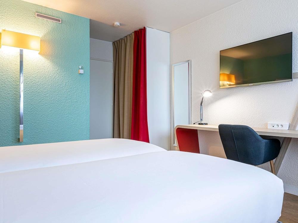 Mercure Paris Le Bourget Room Type - Standard Room, 2 Twin Beds, Non Smoking