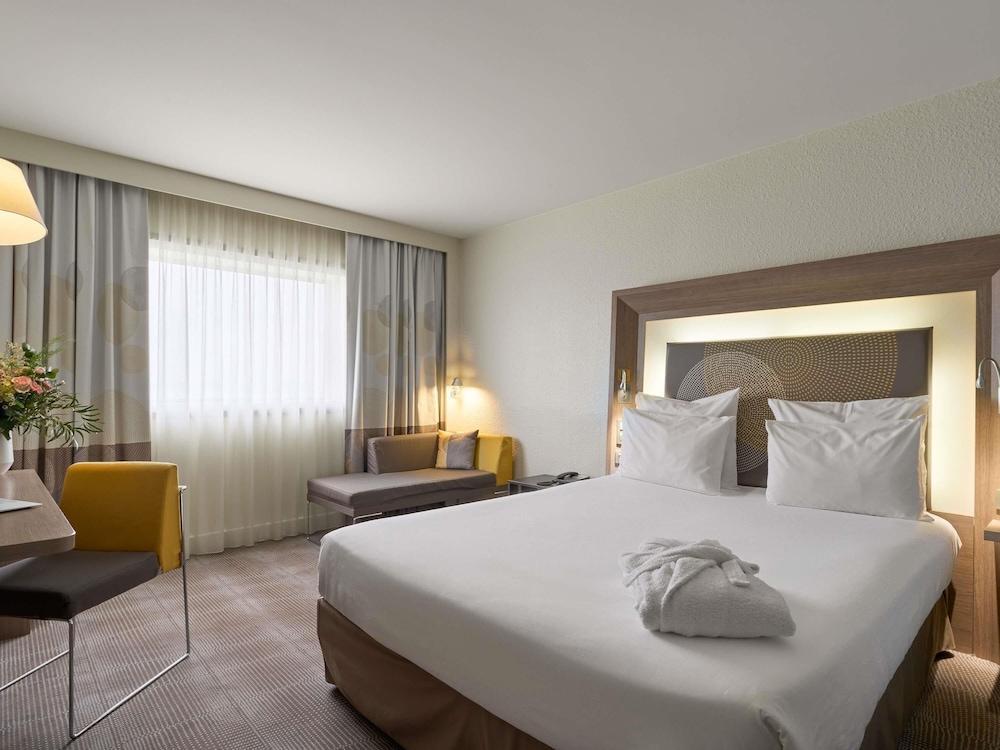 Novotel Paris La D Room Type - Executive Room with views of Paris - 1 double bed