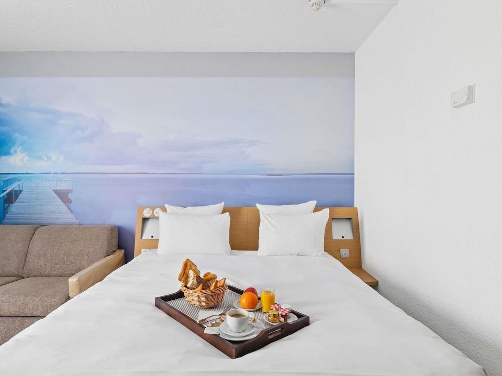 Novotel Paris Est Room Type - Superior Room, 1 Double Bed with Sofa bed