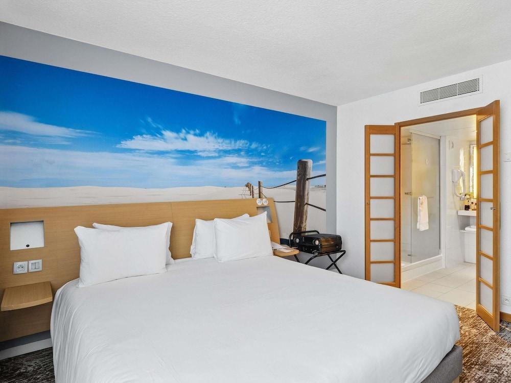 Novotel Paris Est Room Type - Suite - one double bed and one double sofa bed