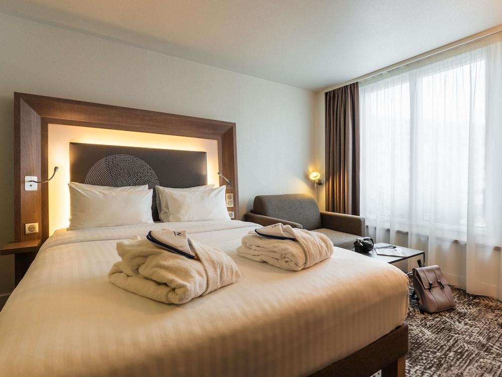 Novotel Paris Gare De Lyon Room Type - Executive Triple Room, 1 Queen Bed with Sofa bed
