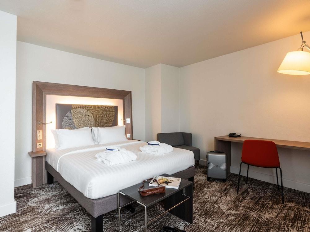 Novotel Paris Gare De Lyon - Tap to explore photos