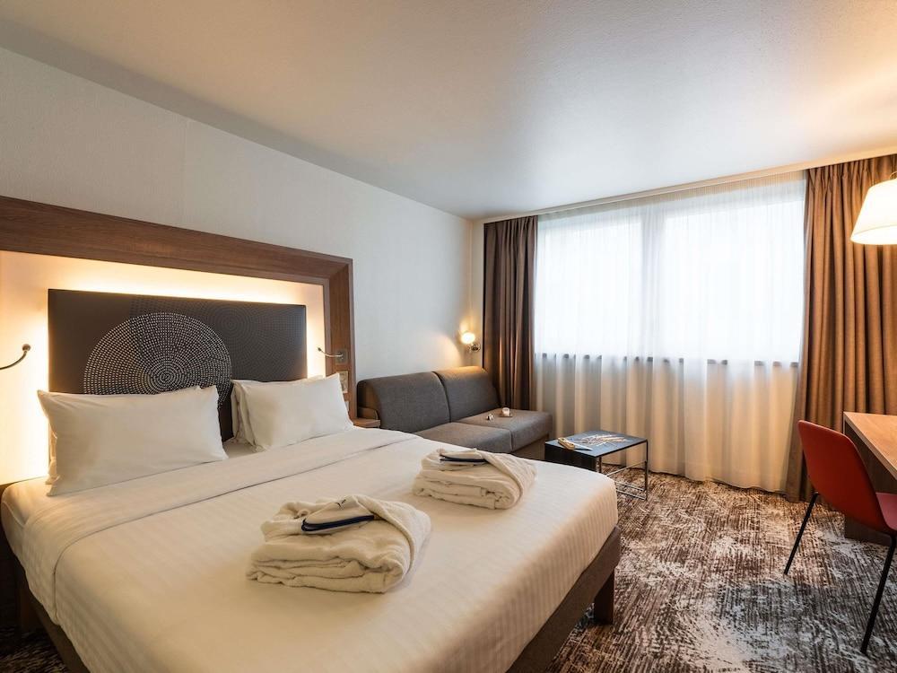 Novotel Paris Gare De Lyon Room Type - Executive Room, 1 Queen Bed with Sofa bed Novotel Paris Gare De Lyon Room Type - Executive Room, 1 Queen Bed with Sofa bed