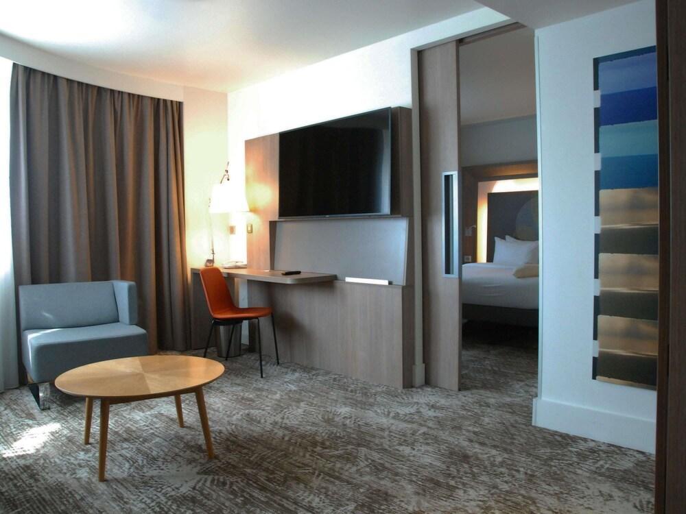 Novotel Paris Gare De Lyon Room Type - Suite, 1 King Bed