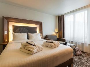 Novotel Paris Gare De Lyon Room Type - Executive Quadruple Room with Queen Bed and Double Sofa Bed Novotel Paris Gare De Lyon Room Type - Executive Quadruple Room with Queen Bed and Double Sofa Bed