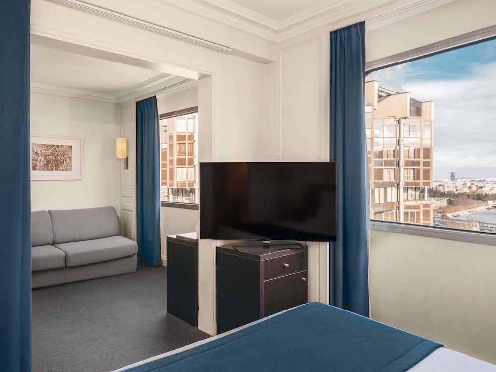 Novotel Paris Centre Tour Eiffel Room Type - Junior Suite, 1 Double Bed with Sofa bed, City View