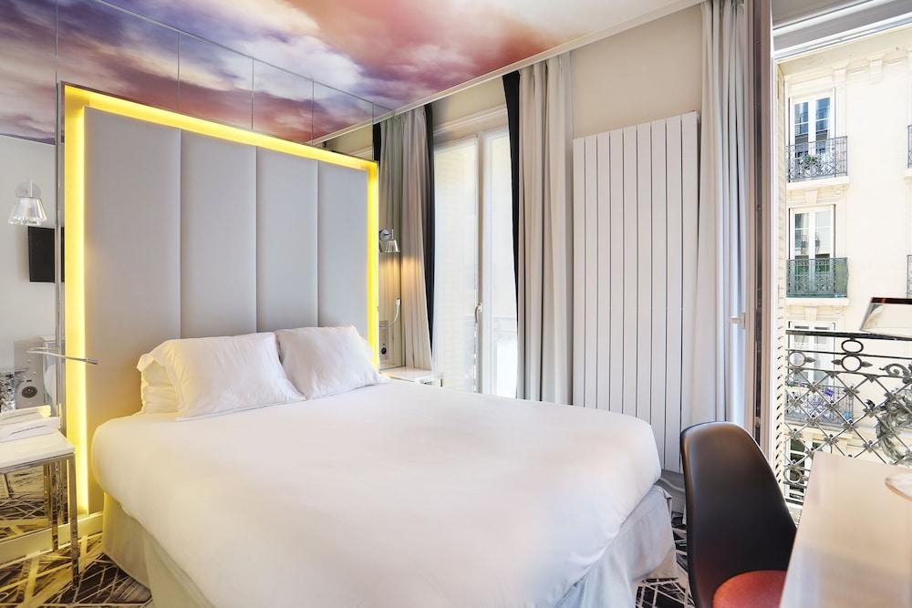 Nouvel Hotel Eiffel Paris Room Type - Deluxe Double Room