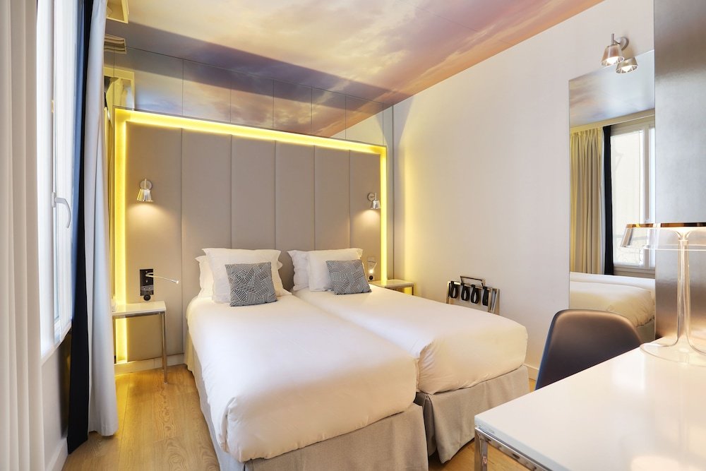 Nouvel Hotel Eiffel Paris Room Type - Club Twin Room