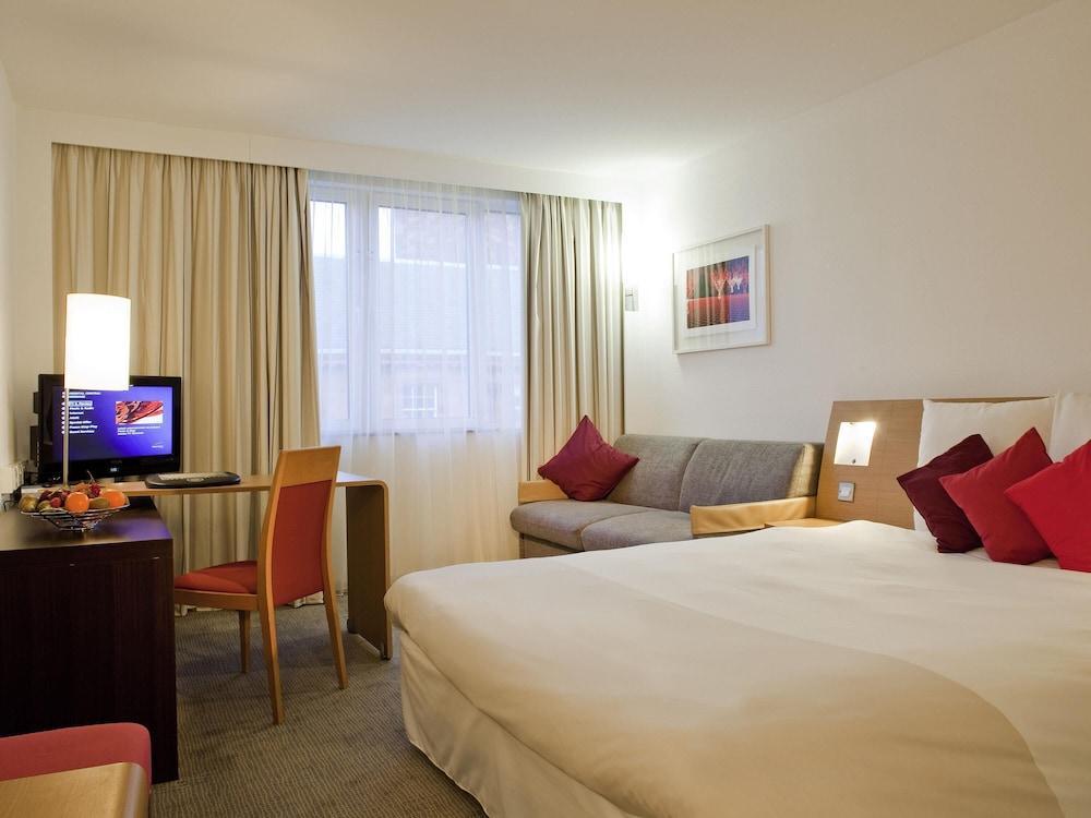 Novotel Paris Pont De Sevres Room Type - Family Classic Room with 1 double bed and 1 single sofa bed