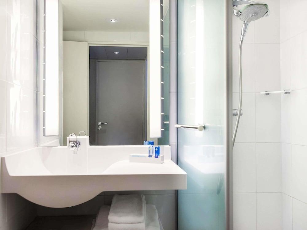 Novotel Paris Pont De Sevres Room Type - Classic Twin Room, 2 Twin Beds