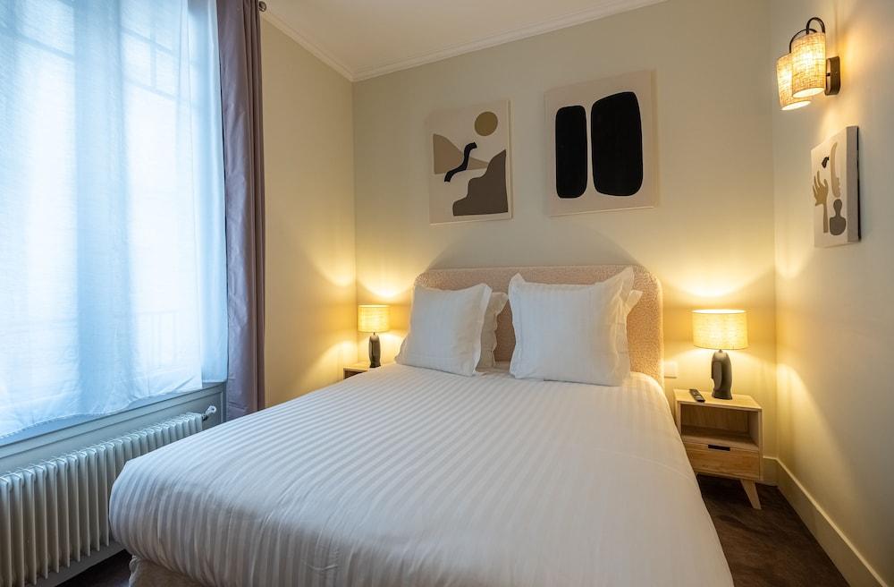 Makom Pereire Room Type - Superior Room