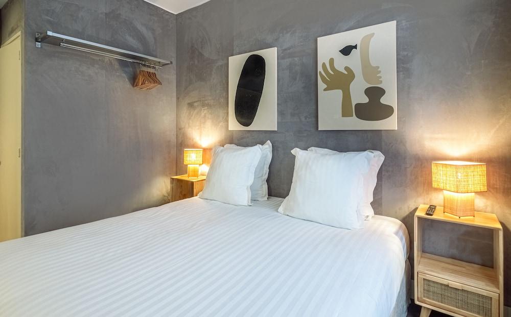 Makom Pereire Room Type - Deluxe Room