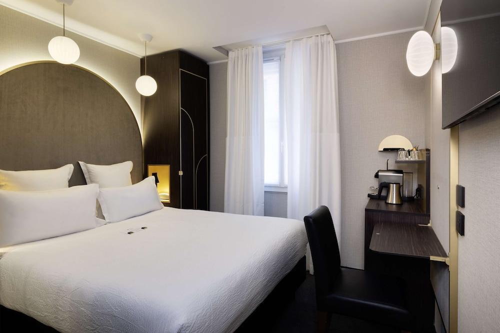 Best Western Bretagne Montparnasse Room Type - Superior Room, 1 Queen Bed, Non Smoking (Larger Room)