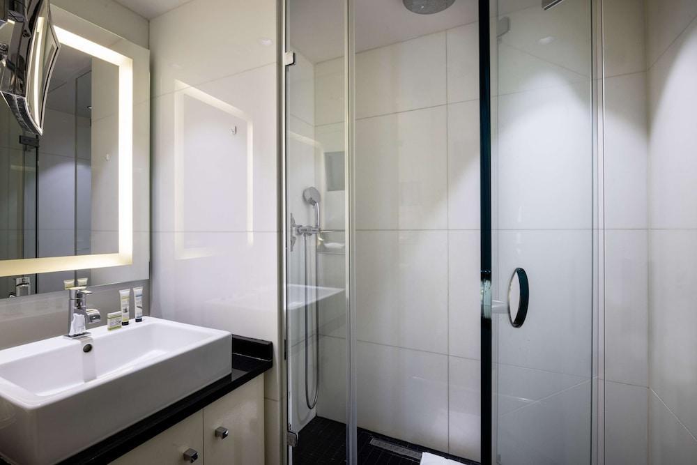 Best Western Bretagne Montparnasse - Tap to explore photos
