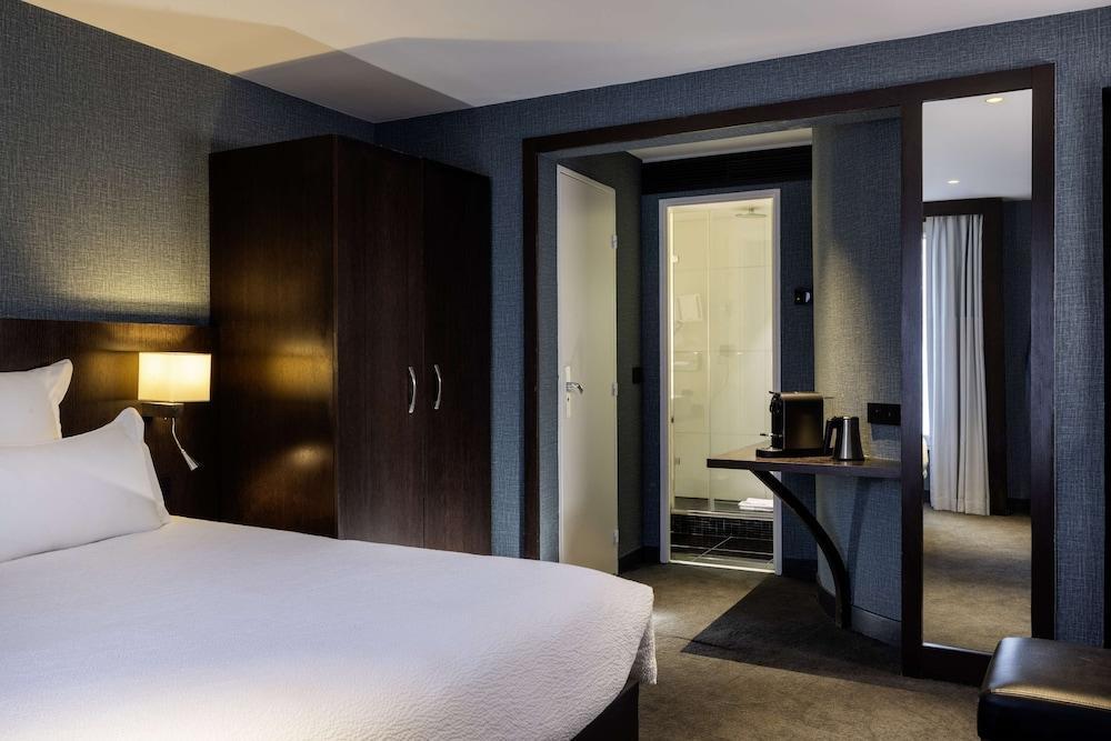 Best Western Bretagne Montparnasse Room Type - Deluxe Room, 1 King Bed, Non Smoking (with Single Sofabed;Larger Room)