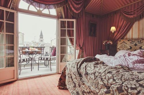 L'Hotel Room Type - Deluxe Double Room with Balcony