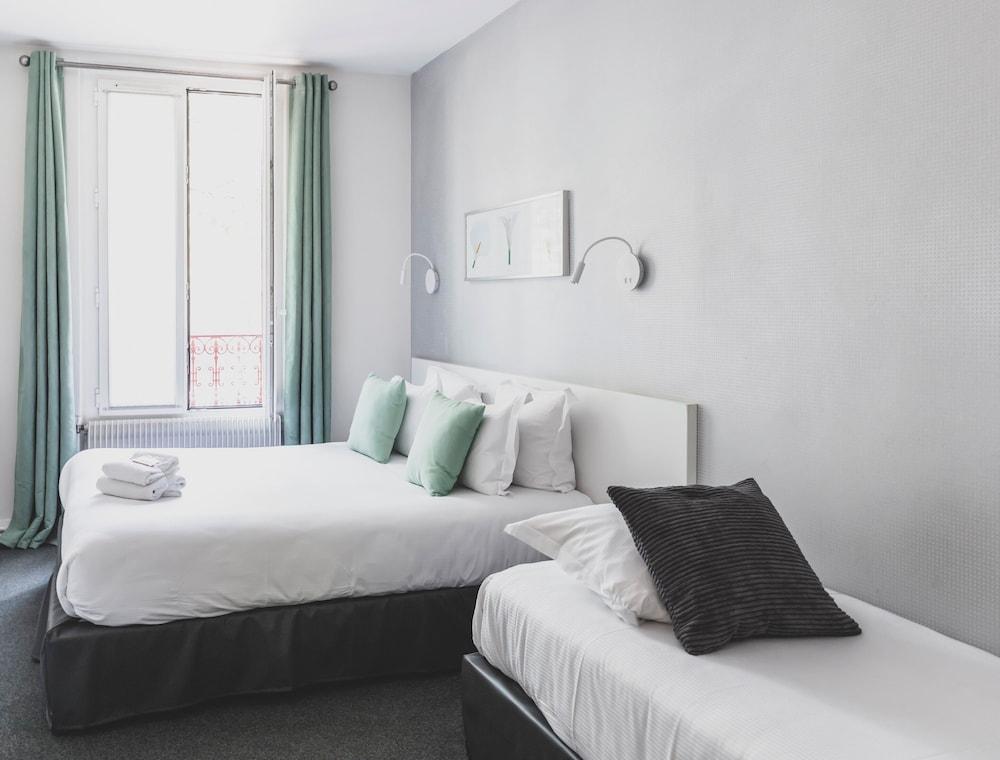 Porte de Versailles Hotel Room Type - Classic Triple Room