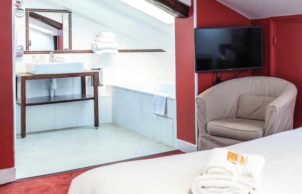 Porte de Versailles Hotel Room Type - Superior Double Room