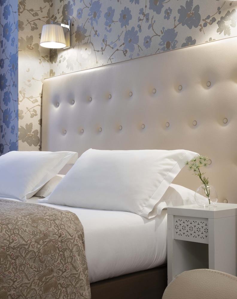 Hôtel Plaza Etoile Room Type - Club Room
