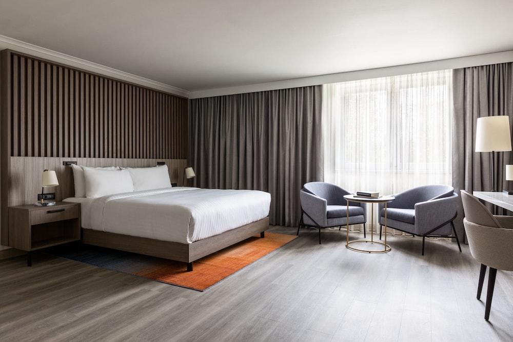 Paris Marriott Charles de Gaulle Airport Hotel Room Type - Suite, 1 King Bed