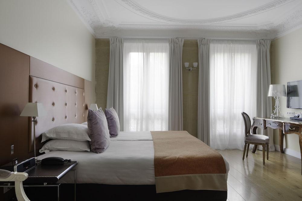 Hôtel Le 123 Elysées - Astotel Room Type - Superior Room,Mobility Accessible-Complimentary soft minibar,courtesy tray, Chromecast,digital press Hôtel Le 123 Elysées - Astotel Room Type - Superior Room,Mobility Accessible-Complimentary soft minibar,courtesy tray, Chromecast,digital press