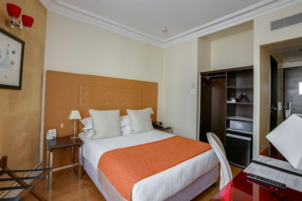 Hôtel Le 123 Elysées - Astotel Room Type - Family Privilege Room ( 2 Rooms) - Complimentary soft minibar,courtesy tray,Chromecast,digital press