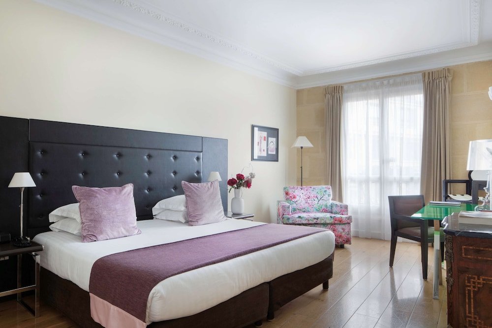 Hôtel Le 123 Elysées - Astotel Room Type - Privilege Room - Complimentary soft minibar,courtesy tray, Chromecast and digital press Hôtel Le 123 Elysées - Astotel Room Type - Privilege Room - Complimentary soft minibar,courtesy tray, Chromecast and digital press