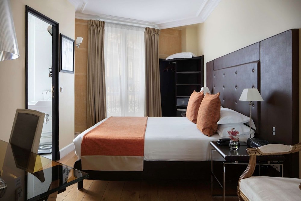 Hôtel Le 123 Elysées - Astotel Room Type - Double Room - Complimentary soft minibar,courtesy tray, Chromecast and digital press