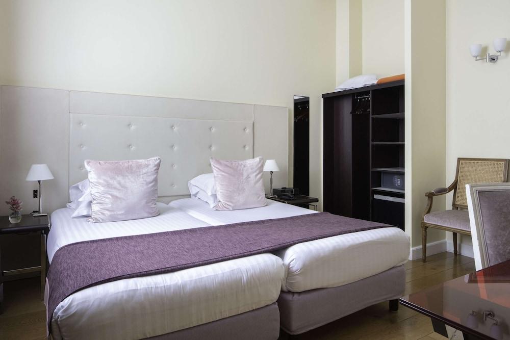 Hôtel Le 123 Elysées - Astotel Room Type - Twin Room - Complimentary soft minibar,courtesy tray, Chromecast and digital press