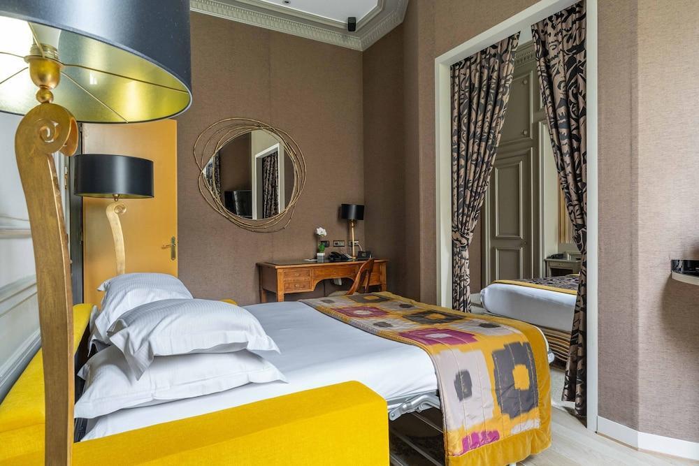 Hôtel Regent's Garden - Astotel Room Type - Apartment, Garden side - Complimentary soft minibar,courtesy tray, Chromecast and digital press Hôtel Regent's Garden - Astotel Room Type - Apartment, Garden side - Complimentary soft minibar,courtesy tray, Chromecast and digital press