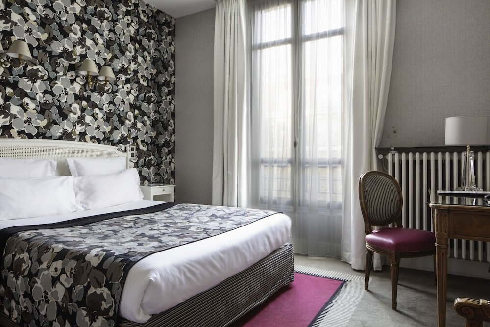 Hôtel Regent's Garden - Astotel Room Type - Double Room - Complimentary soft minibar,courtesy tray, Chromecast and digital press Hôtel Regent's Garden - Astotel Room Type - Double Room - Complimentary soft minibar,courtesy tray, Chromecast and digital press