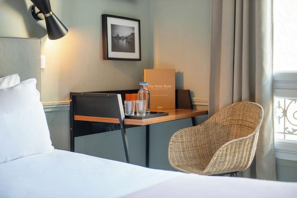 Hôtel Prony Monceau - Tap to explore photos